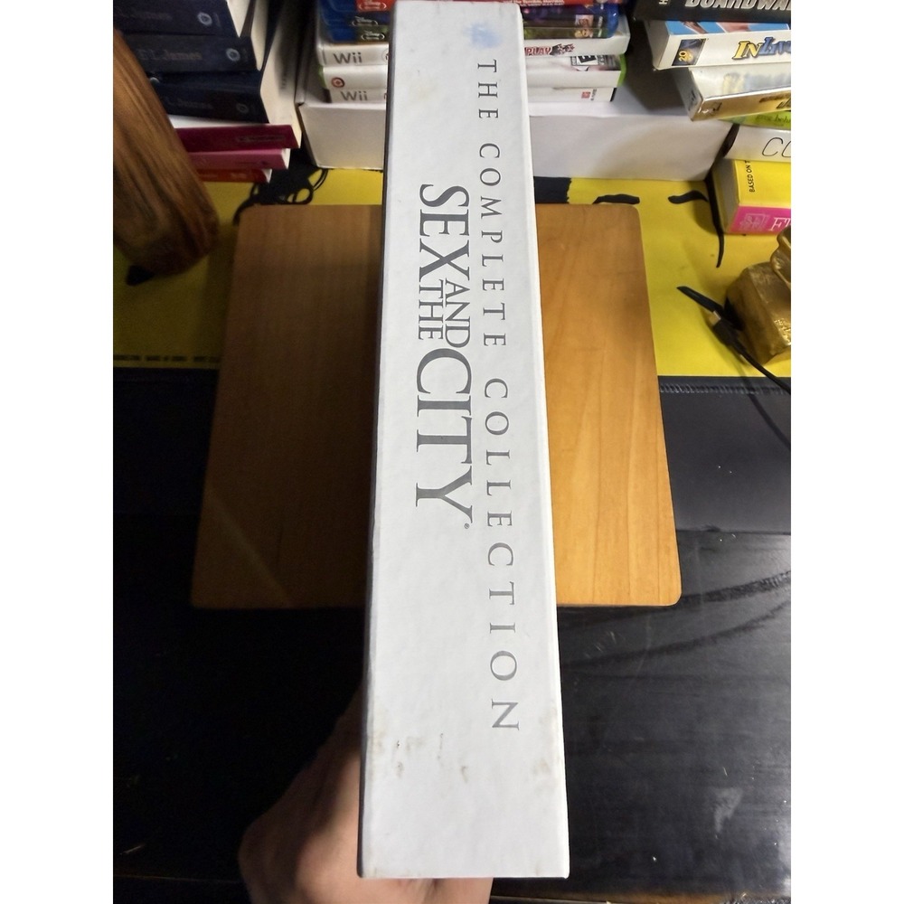 The Complete Collection Sex and the City Hardcover Box Set Carrie Bradshaw - Picture 9 of 16